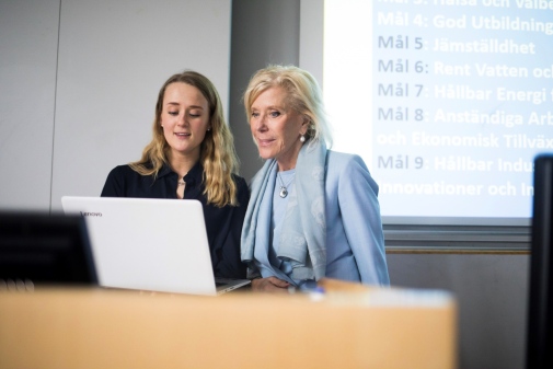 Studenten Amanda Karlsson uppskattar hållbarhetsaspekterna i utbildningen.