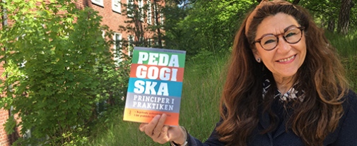Lena Geijer med boken 12 Pedagogiska principer